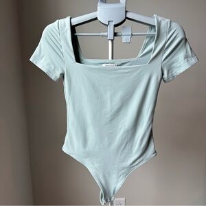 Aritzia Babaton Contour Squareneck Bodysuit M Light Blue | Short Sleeve EUC